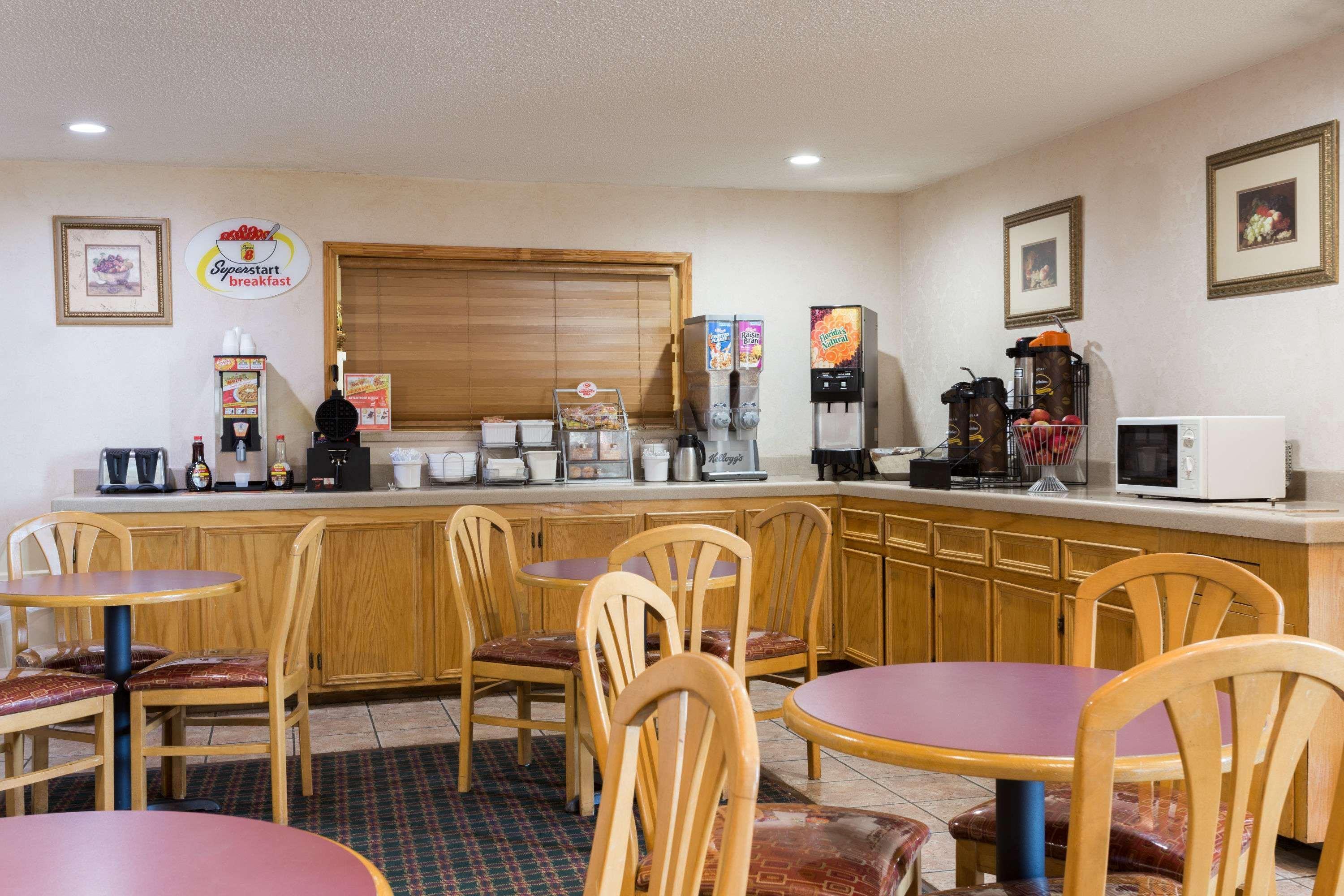 Hotel Super 8 By Wyndham Dickson Extérieur photo